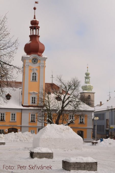 Sněhový model kašny na náměstí (26.1.2013)