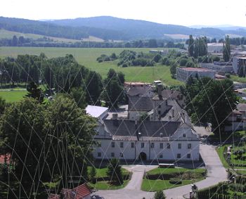 Pohled na bval pansk pivovar z ve kostela sv. Petra a Pavla